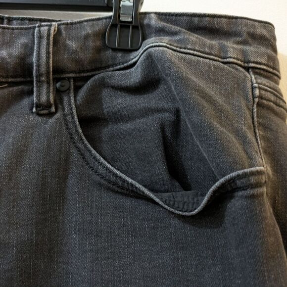 Lane Bryant Signature Fit Mid-Rise Straight Leg Faded Black Jeans, Women's 18 - Picture 6 of 12